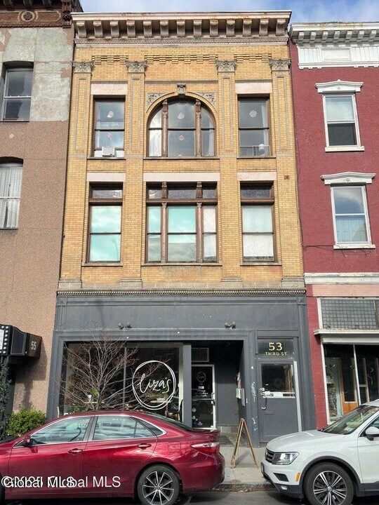 53 3rd St in Troy, NY - Building Photo