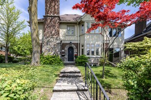 18 College View Ave in Toronto, ON - Building Photo