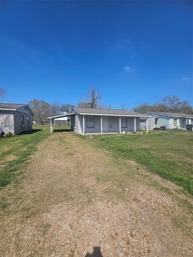1311 Fred St in El Campo, TX - Building Photo - Building Photo