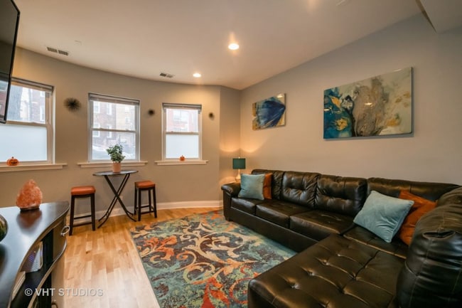 7401 N Hoyne Ave in Chicago, IL - Building Photo - Building Photo