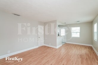 3805 W Rogers Ave in Tampa, FL - Building Photo - Building Photo