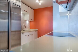 1250 S Washington St, Unit 107 in Alexandria, VA - Building Photo - Building Photo