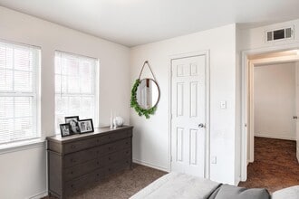 Chateau d'Orleans in New Orleans, LA - Building Photo - Building Photo