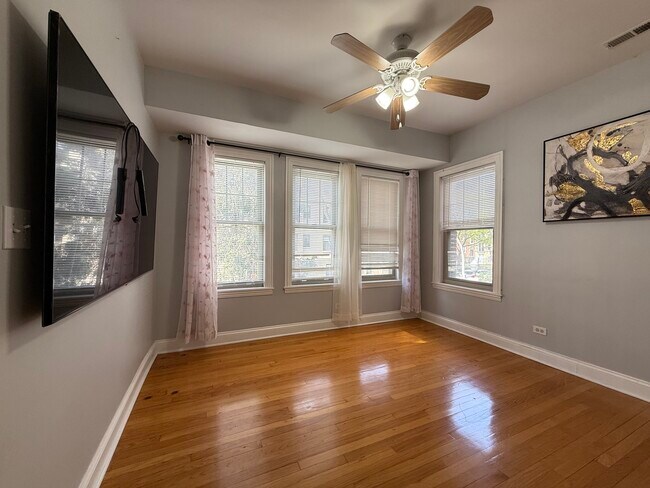 2611 W Rosemont Ave in Chicago, IL - Building Photo - Building Photo