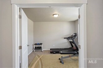 765 SW Huebert St in Mountain Home, ID - Foto de edificio - Building Photo