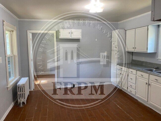 142 School St, Unit Unit 1 in Taunton, MA - Building Photo - Building Photo