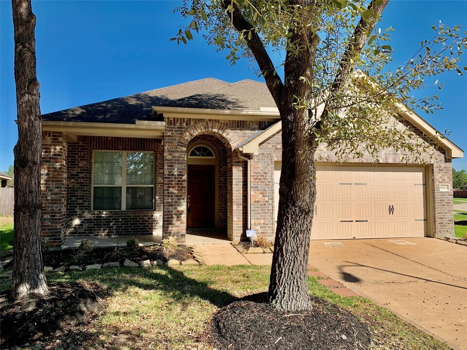 8302 Kerrington Glen Dr in Cypress, TX - Building Photo