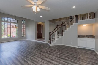12929 Kingsbridge Ln in Houston, TX - Building Photo - Building Photo