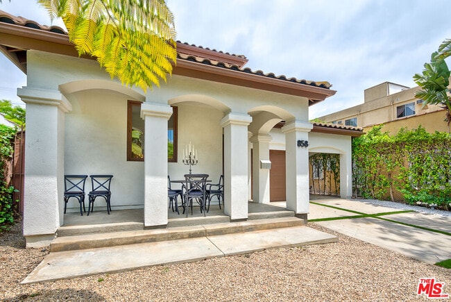 858 N W Knoll Dr in West Hollywood, CA - Building Photo - Building Photo