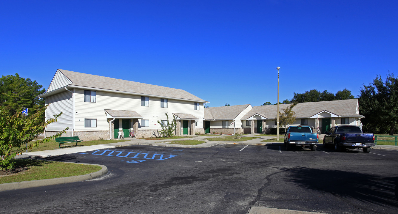 Carrabelle Cove in Carrabelle, FL - Foto de edificio