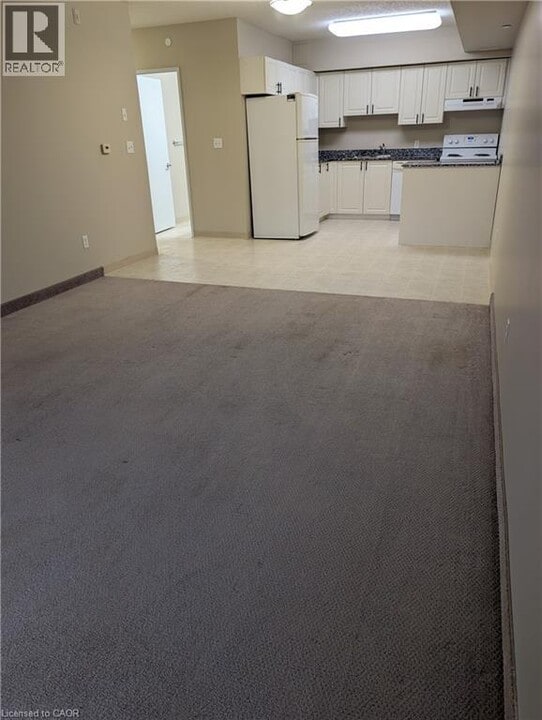 239 Auburn Dr in Waterloo, ON - Building Photo