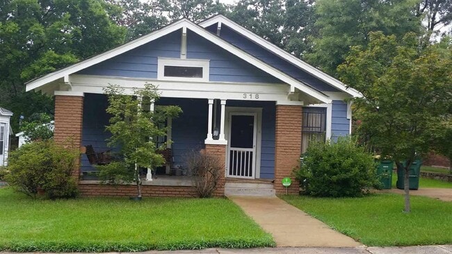 property at 318 N Spruce St