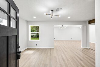 4626 Holly St in Bellaire, TX - Building Photo - Building Photo