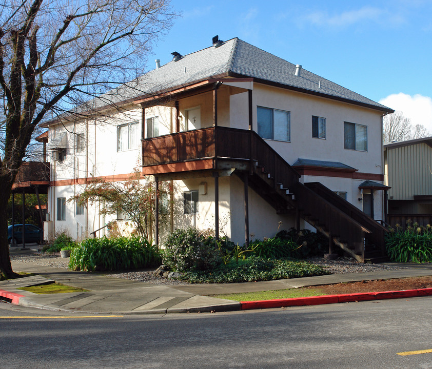 401 Mission Ave in San Rafael, CA - Foto de edificio