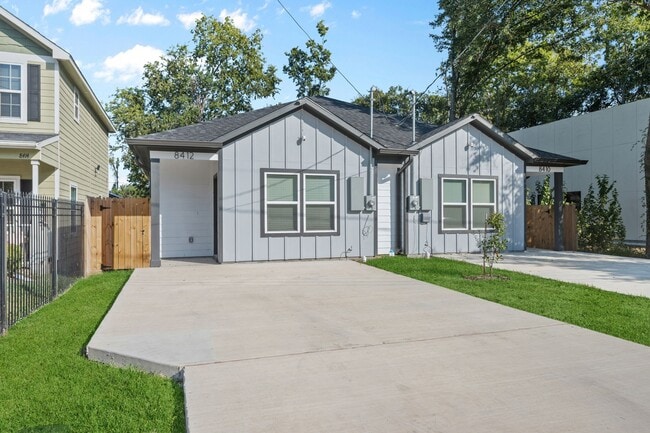 8412 Sunnyhill St in Houston, TX - Building Photo - Building Photo