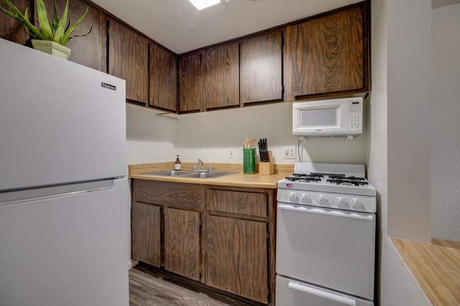 La Petite Chateau Apartments in Mesa, AZ - Foto de edificio - Interior Photo