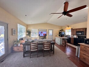 5634 Locust Ln in Cashmere, WA - Foto de edificio - Building Photo