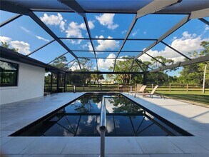 900 Crestwood Rd in Englewood, FL - Building Photo - Building Photo