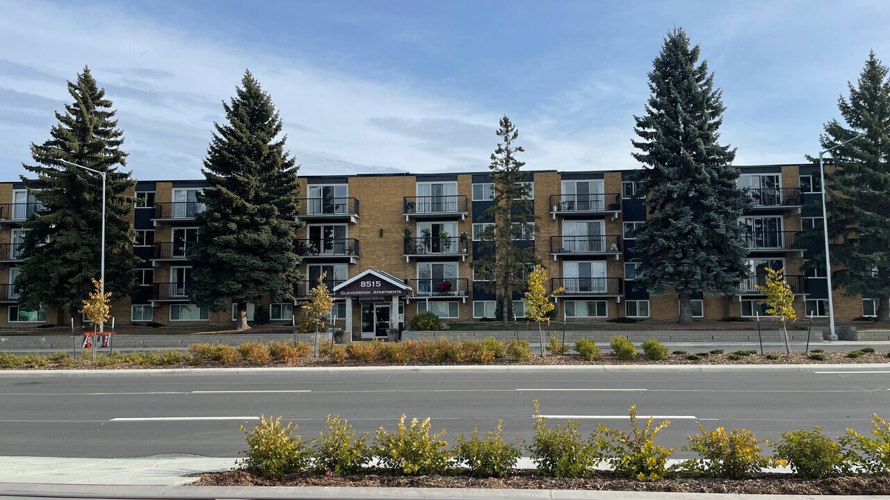 Glengordon Apartments in Edmonton, AB - Building Photo