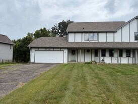 2245 Mahogany Way in Eagan, MN - Building Photo