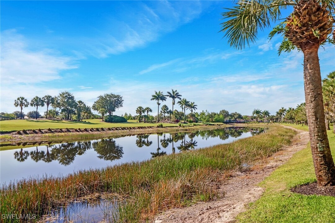 10270 Heritage Bay Blvd in Naples, FL - Foto de edificio