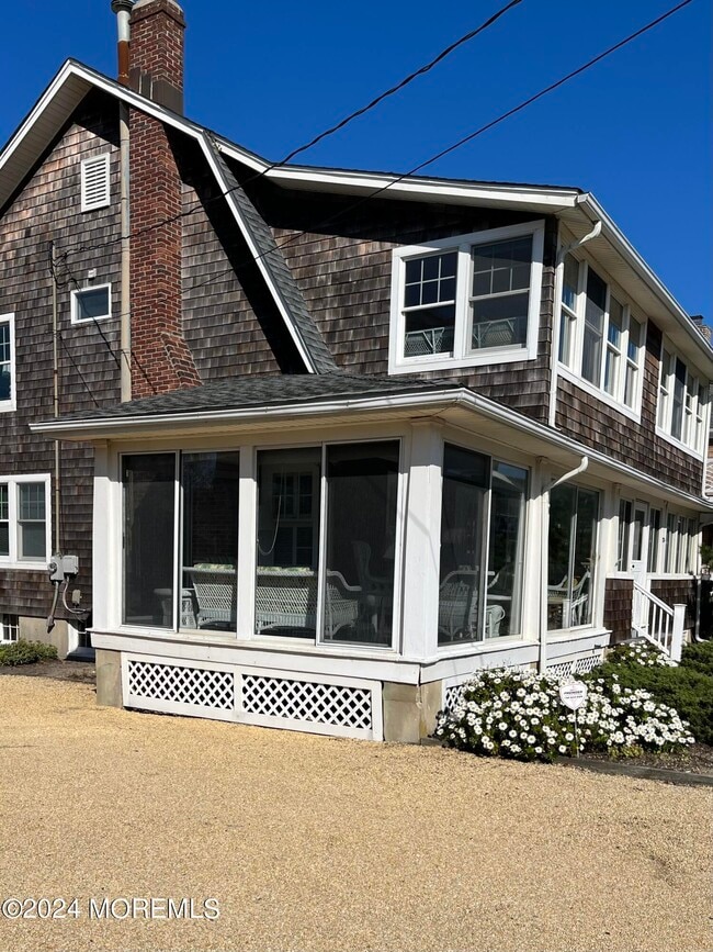 property at 724 East Ave