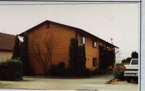 421 S Burnett Ave in Renton, WA - Building Photo