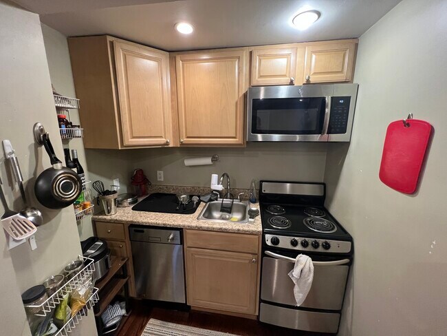 735 Somerville Ave, Unit 1 in Somerville, MA - Building Photo - Building Photo