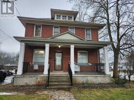 8269 Willoughby Dr in Niagara Falls, ON - Building Photo