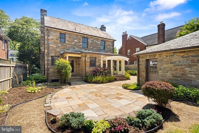 5109 Fairglen Ln in Chevy Chase, MD - Building Photo - Building Photo
