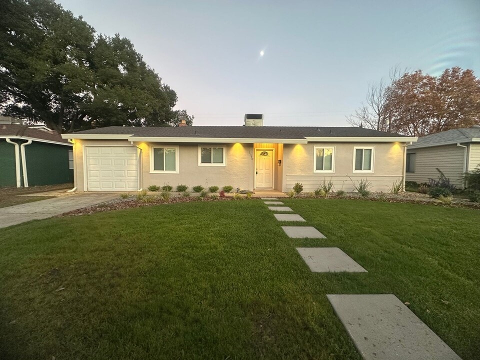 1340 Keeney Way in Sacramento, CA - Building Photo