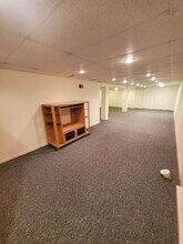 8862 N Malibu Dr in Bayside, WI - Foto de edificio - Building Photo