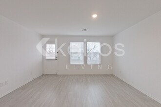 5634 Mountain Point, Unit 3-102 in San Antonio, TX - Building Photo - Building Photo