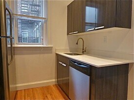 111 Park Dr, Unit 17 in Boston, MA - Building Photo