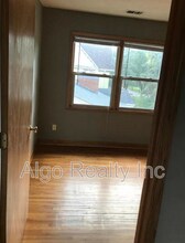 2419 Plymouth Ave N in Minneapolis, MN - Foto de edificio - Building Photo