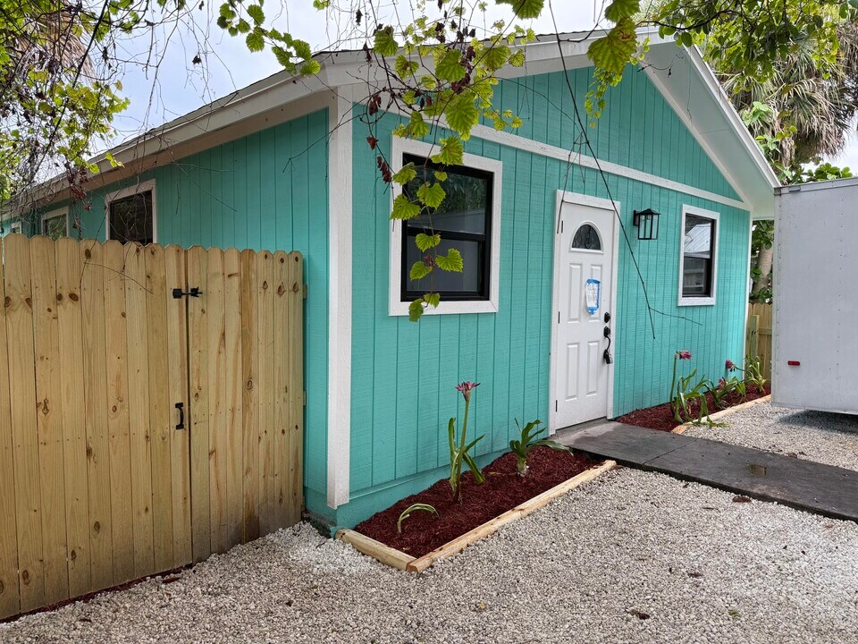 801 Central Ave in Stuart, FL - Building Photo