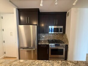 415 E 37th St in New York, NY - Building Photo - Building Photo