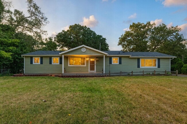 18077 Martinsville Rd in Belleville, MI - Building Photo - Building Photo