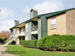 Greentree Apartments in Pasadena, TX - Building Photo - Building Photo