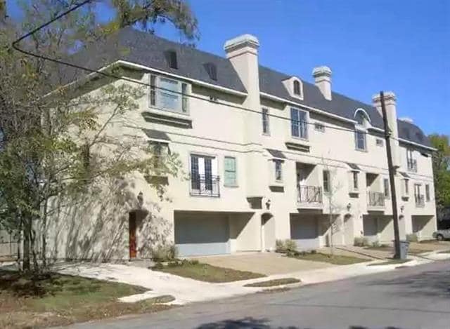 property at 2203 N Carroll Ave