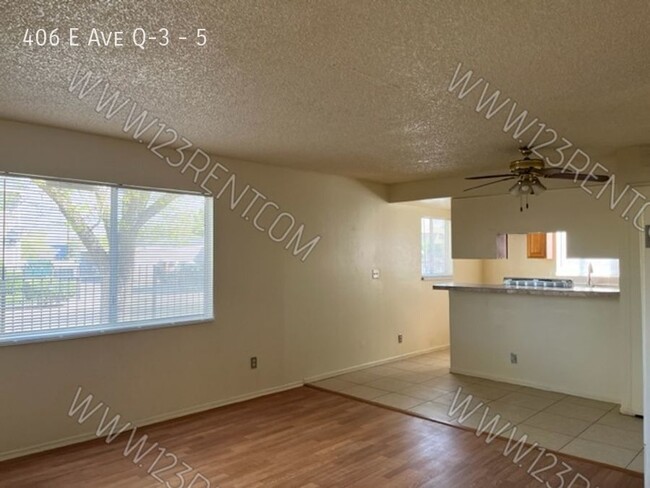 406 E Ave Q in Palmdale, CA - Building Photo - Building Photo