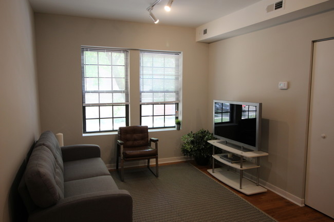 3104 W Sunnyside Ave, Unit 3R in Chicago, IL - Building Photo - Building Photo