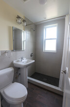 4412 Barnett Ave, Unit 2R in Sunnyside, NY - Building Photo - Building Photo