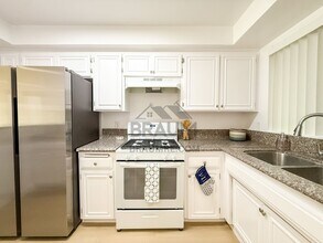 11839 Burbank Blvd in Los Angeles, CA - Building Photo - Building Photo