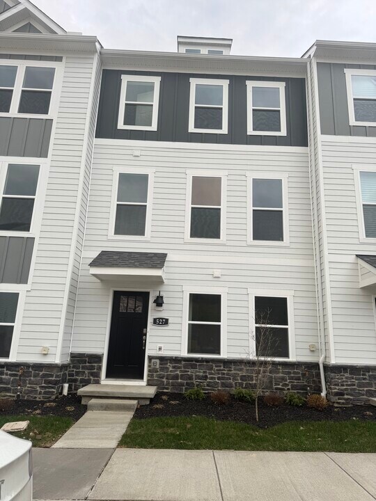 527 Cooper St in Wexford, PA - Building Photo