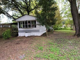 1130 Woodrow St in Silsbee, TX - Building Photo