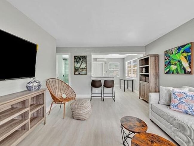 320 Walnut St in Hollywood, FL - Building Photo - Building Photo
