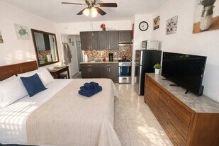 338 Van Buren St in Hollywood, FL - Building Photo