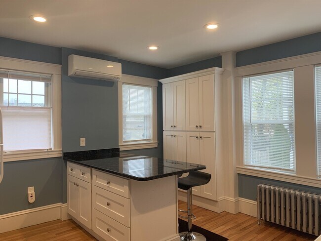 31 Clyde St in Belmont, MA - Building Photo - Building Photo