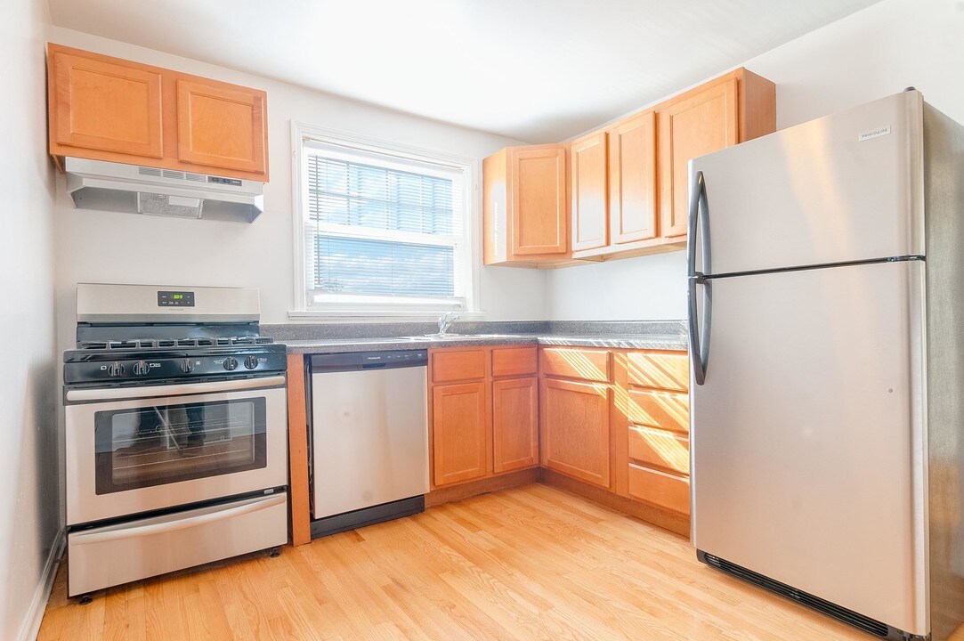 4240 W Nelson St in Chicago, IL - Building Photo